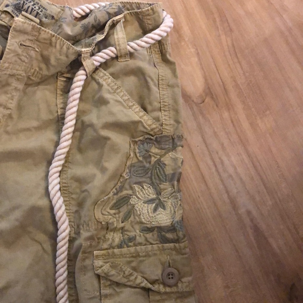 Old navy capris size 8 - Picture 2 of 2